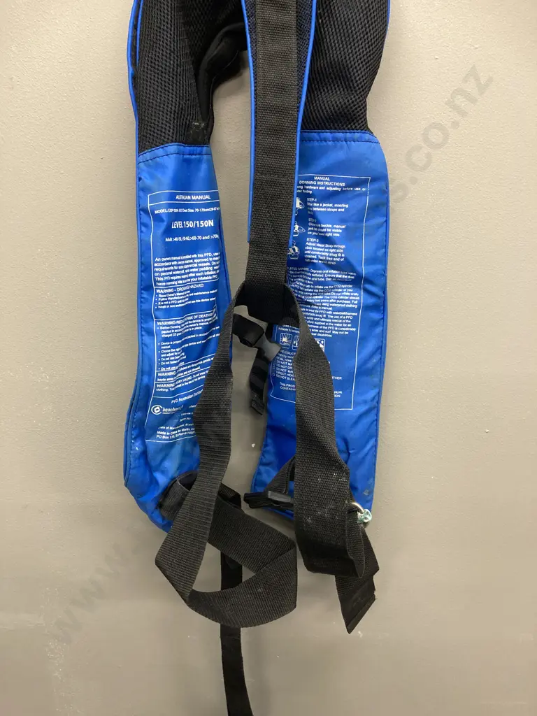 Pair of Quicksilver Level 150 PFD's, ManualEXP-150M, Adult Chest Size 70-170cm Image 1++